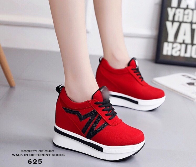 รองเท้าผ้าใบเสริมส้นสไตล์แฟชั่นเกาหลีแต่งลาย Sport (สีแดง)