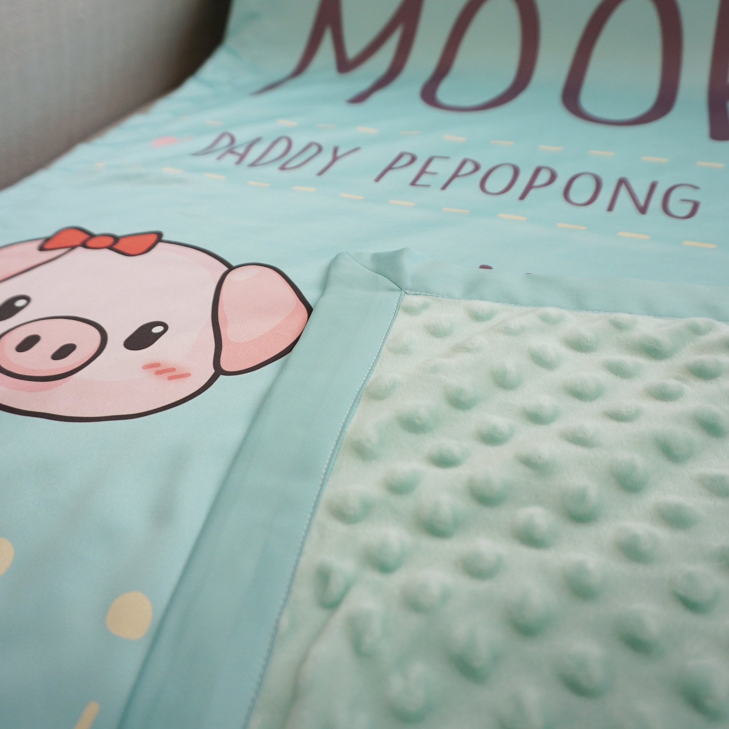 ผ้าห่ม ใส่ประวัติแรกเกิด ลายหมู สีมิ้นท์เข้ม ไซส์ใหญ่ 100x150cm / Pig - Dark Mint