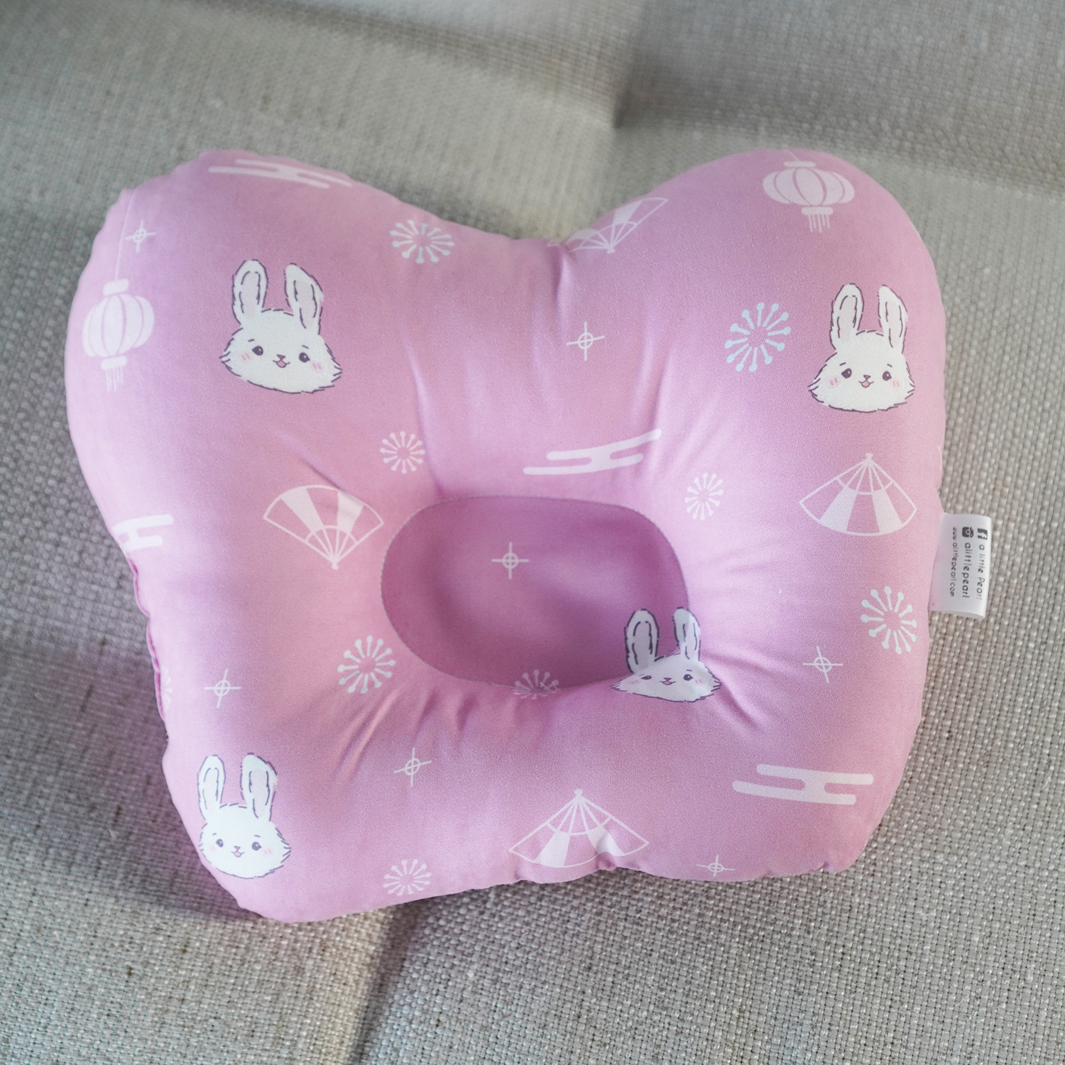 ชุดของขวัญเด็กแรกเกิด BP2 หมอนหลุม + หมอนรองให้นม ลาย Rabbit - Chinese - Pink