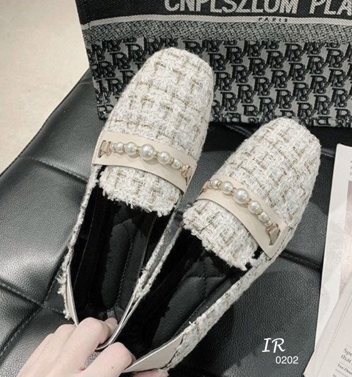 รองเท้าคัทชูผ้าทวิสแต่งมุก