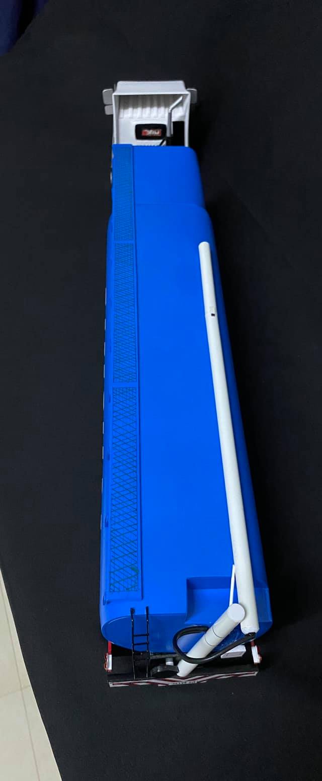 รถบรรทุกอาหารสัตว์จำลอง 1/24 พลาสติก