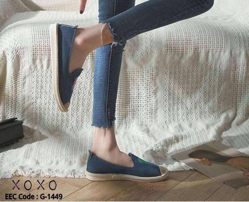 รองเท้าผ้าใบแบบสวมแต่งลายดุ๊กดิ๊ก (สีน้ำเงิน)