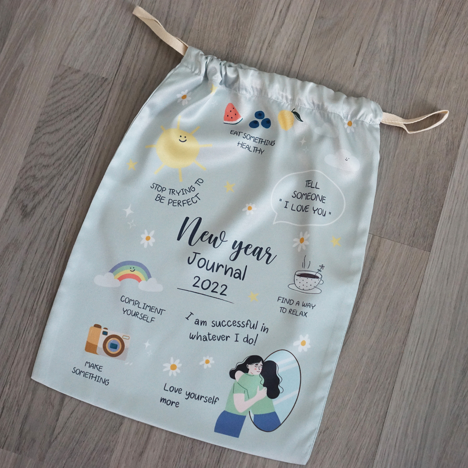 ถุงผ้าซาติน ไซส์ L สั่งทำใส่ชื่อ ลาย New Year Journal (ราคาต่อใบ)
