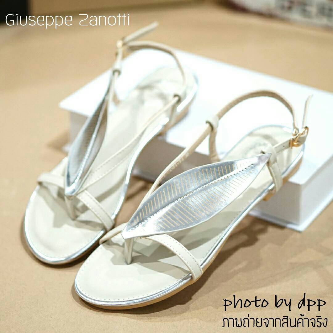 พร้อมส่ง : รองเท้าส้นแบน Giuseppe Zanotti Sandals 2015 (ครีม)