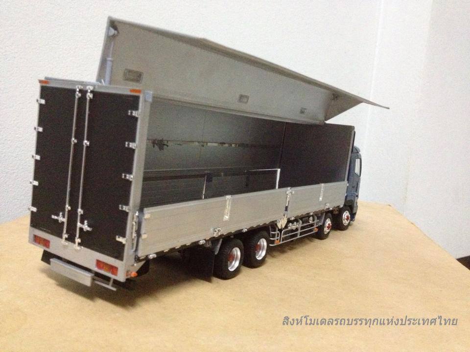 โมเดลรถบรรทุกจำลอง Hino 700 1/32