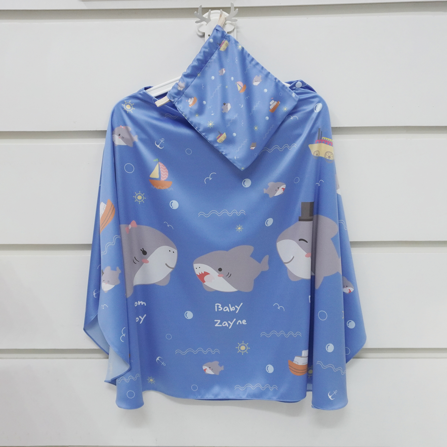 ผ้าคลุมให้นม 3in1 (รุ่นมีกระดุม ถอดโครงได้) แบบสั่งทำใส่ชื่อ ลาย Shark - Dark Blue