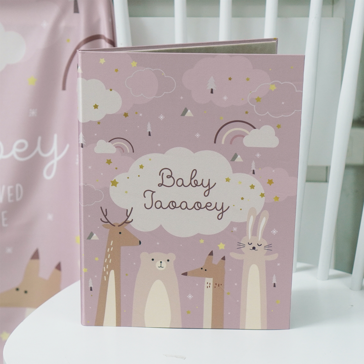 ชุดของขวัญเด็กแรกเกิด ผ้าคลุมให้นม + แฟ้มใส่สูติบัตร ลาย Woodland - Pink