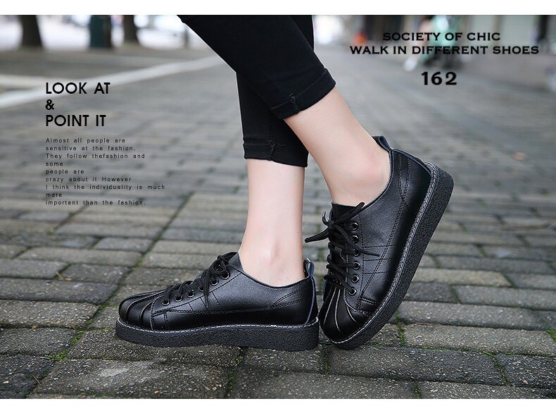 รองเท้าผ้าใบหนังนิ่มสไตล์วินเทจ (สีดำ)