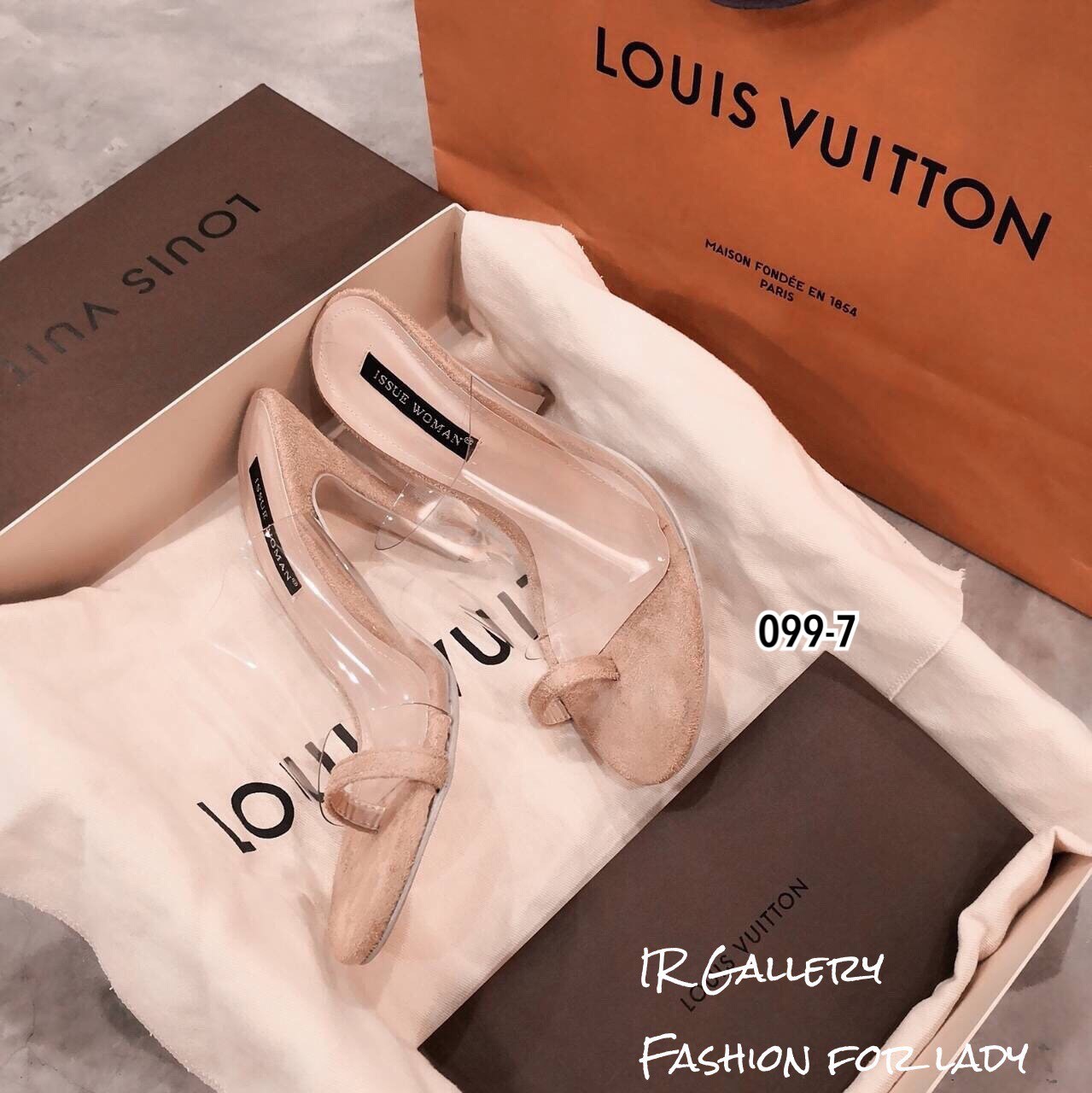 รองเท้าส้นสูงเปิดส้นคาดใส (สีครีม)