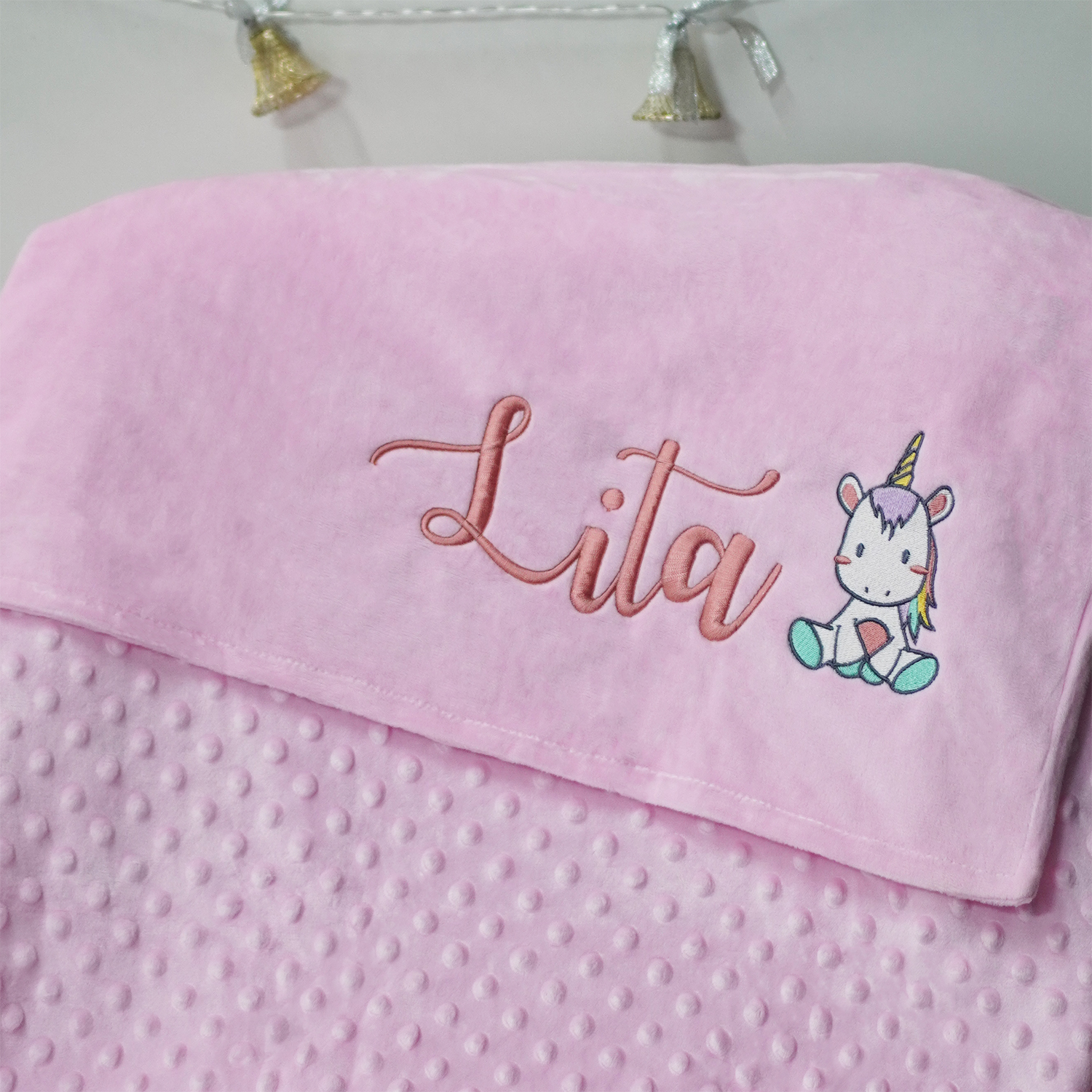 ผ้าห่ม Minky - สีชมพู 75x100cm แบบปักชื่อ+การ์ตูน - Unicorn
