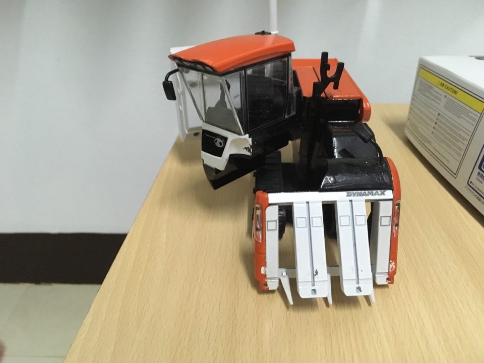 รถเกี่ยวข้าว Kubota 1/24