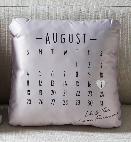 หมอนอิงสั่งทำใส่ชื่อ ลาย Calendar - Taupe