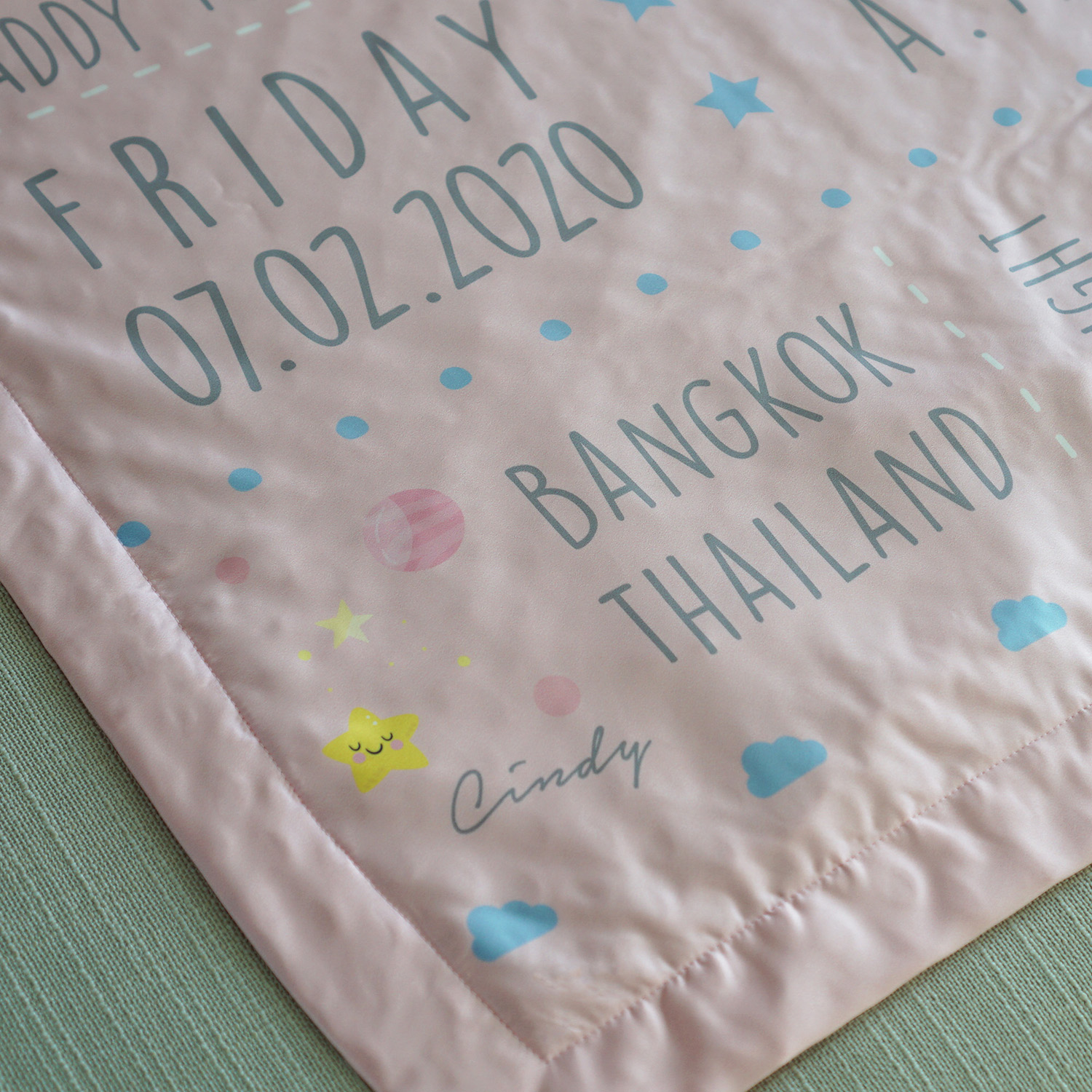 ผ้าห่มเด็ก ใส่ประวัติแรกเกิด ลาย Plane - Pink