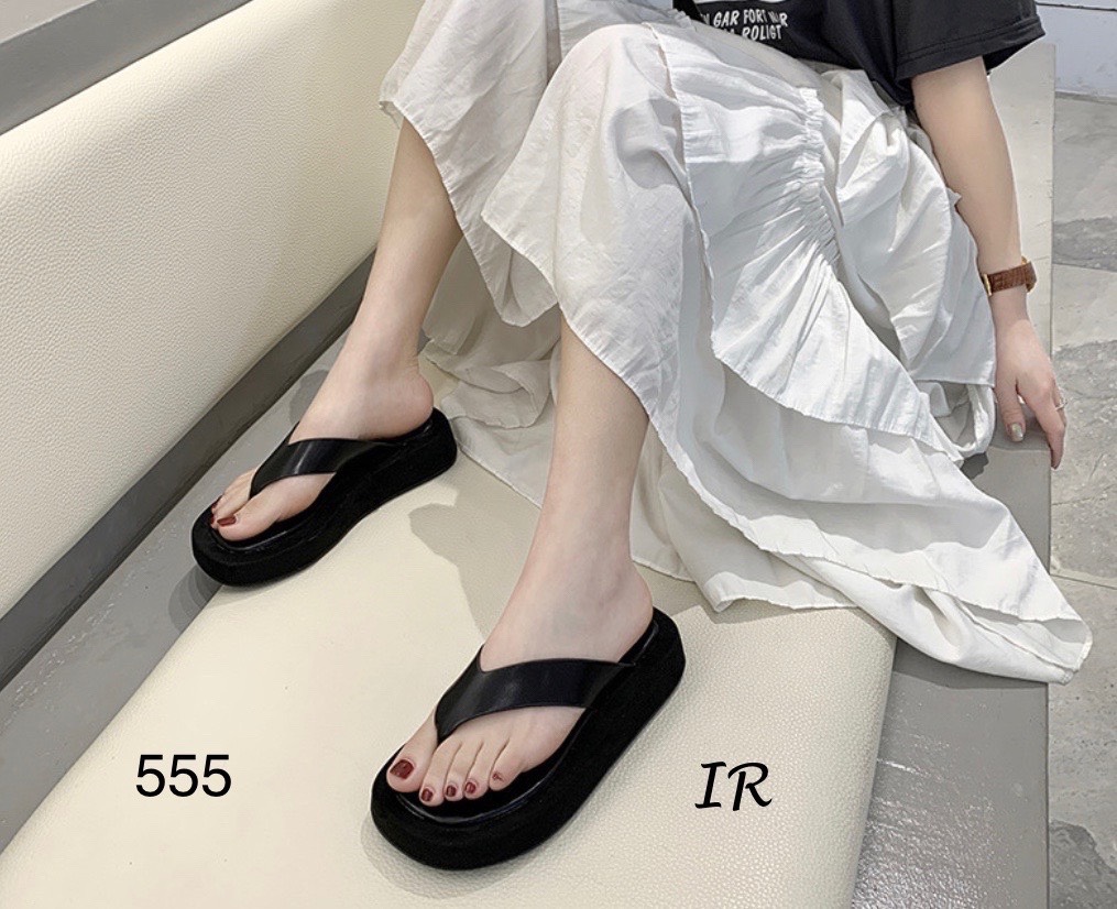 รองเท้าแตะคีบหนังกำมะหยี่ (สีดำ)