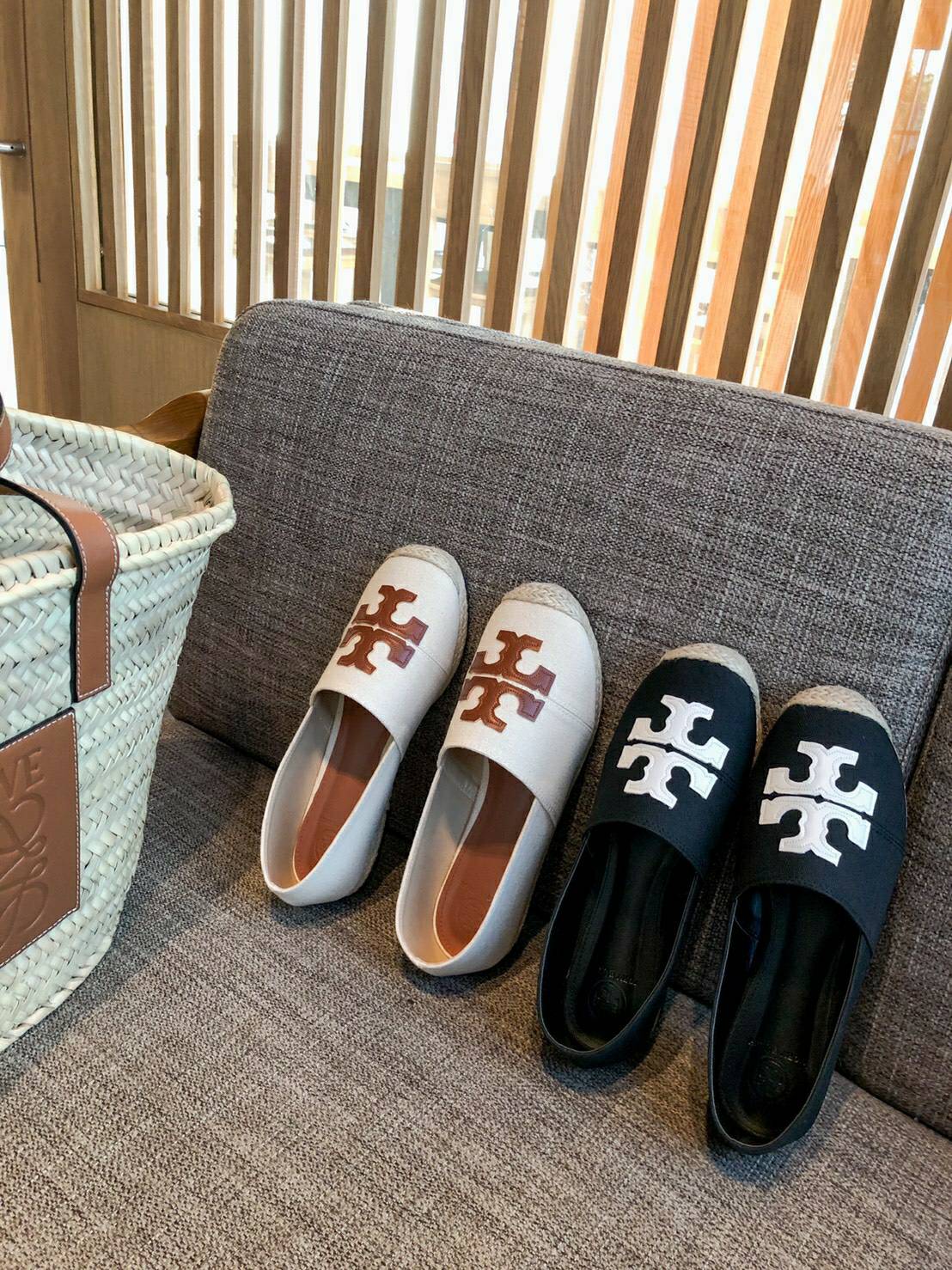 รองเท้าคัทชูStyle Tory Burch (สีครีม)