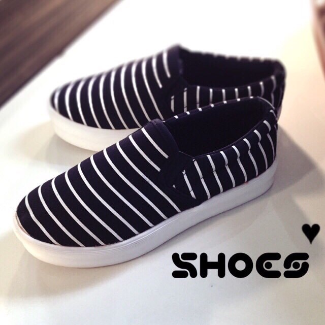 พร้อมส่ง : รองเท้าผ้าใบแฟชั่นเกาหลีลายขาวดำ