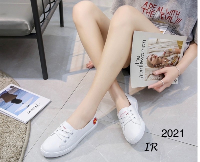 รองเท้าผ้าใบปักลายเดซี่