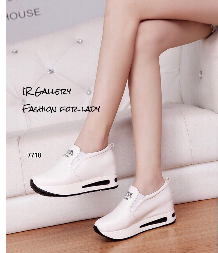 รองเท้าผ้าใบเสริมส้นพียูทรงสวม (สีขาว)