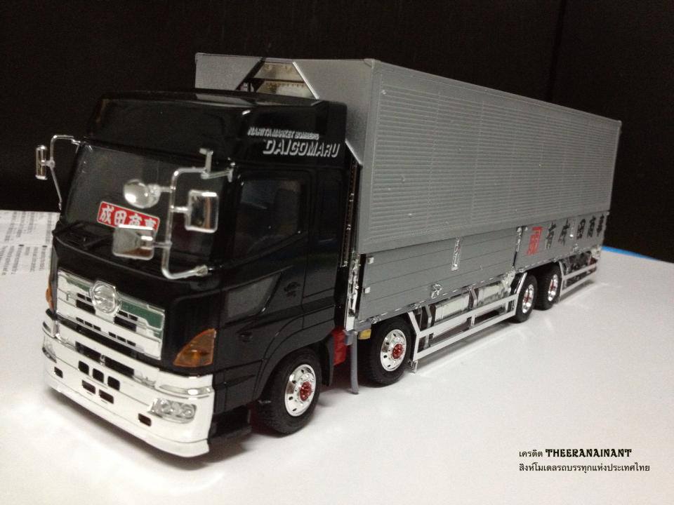 โมเดลรถบรรทุกจำลอง Hino 700 1/32