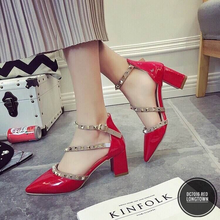 รองเท้าส้นสูงสายรัดสไตล์ Valentino (สีแดง)