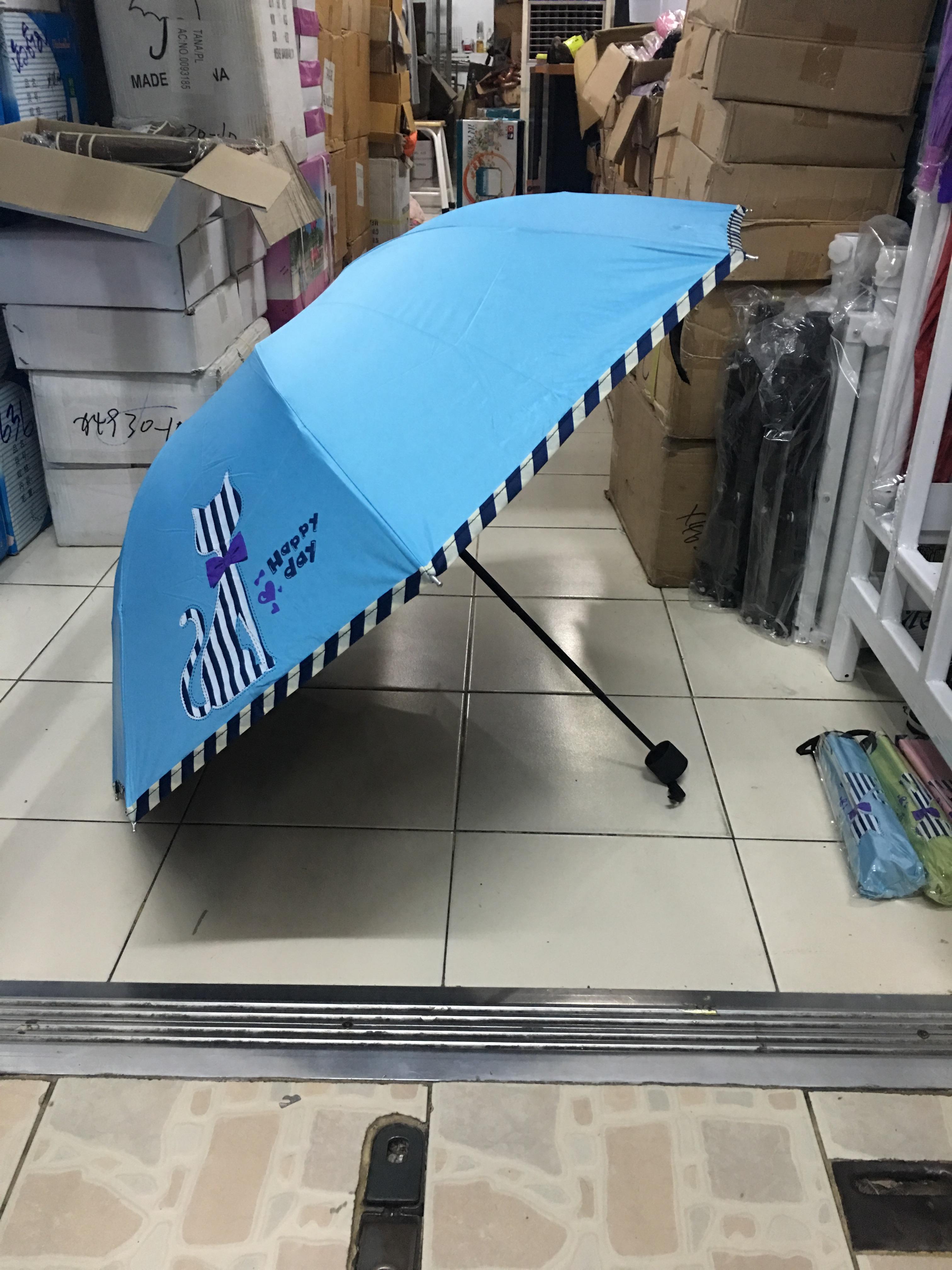 ร่มโค้งชายตรงลายแมวยูวีดำ