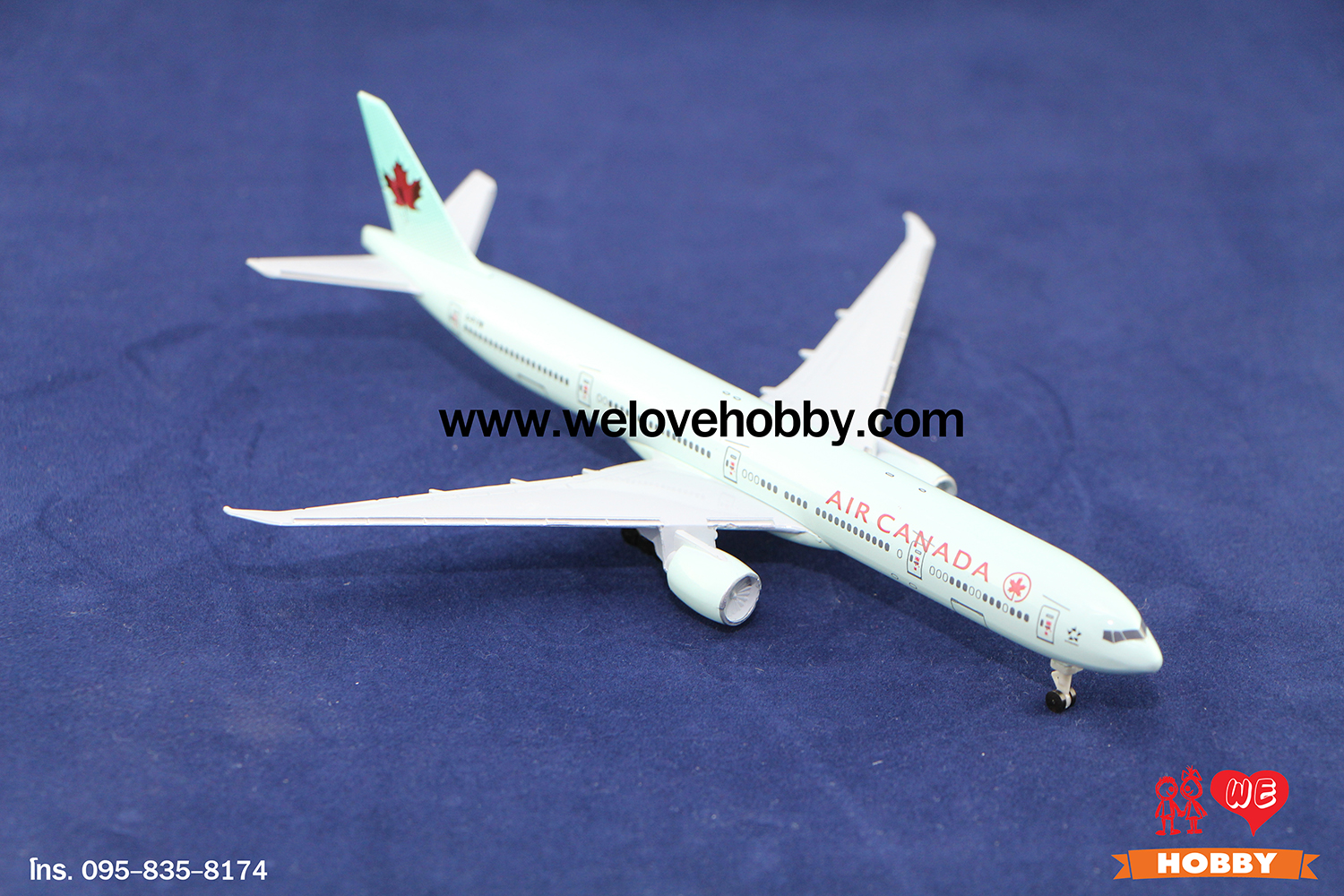 โมเดลเครื่องบิน Air Canada (Boeing 777) แคนาดา ไซส์กลาง แบบมีล้อเครื่องบิน (1:400)