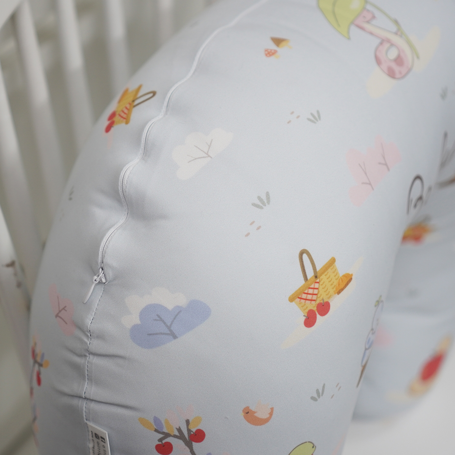 หมอนรองให้นม Nursing Pillow แบบพร้อมส่ง ลาย Snakes in the garden - Blue