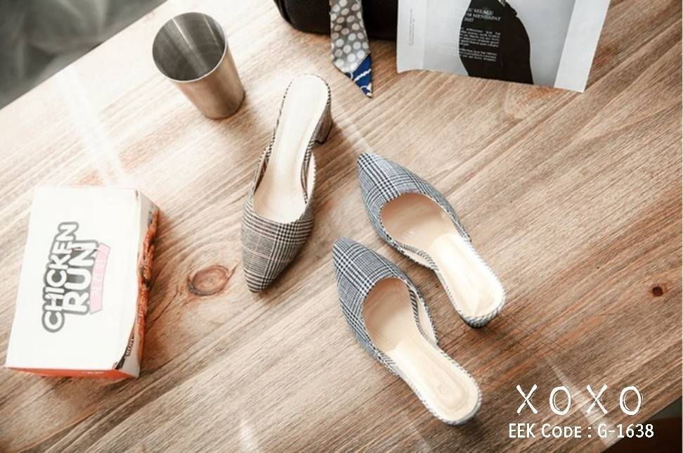 รองเท้าเปิดส้นทรงวีแต่งลาย (สีน้ำตาล-ครีม)