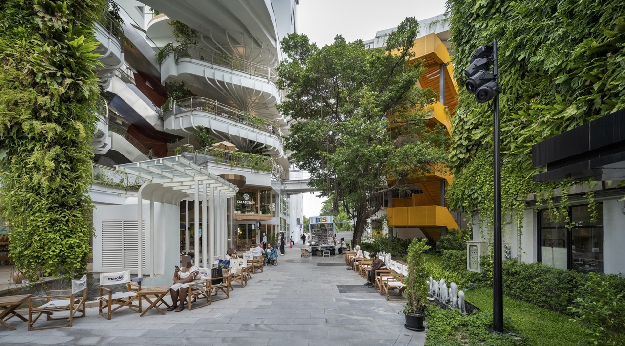 ทีเพลซ - มาร์เช่ ทองหล่อ (T PLACE - Marche' Thonglor) สำนักงานให้เช่าใจกลางทองหล่อ ซอยสุขุมวิท 55 กรุงเทพฯ ใกล้สถานีรถไฟฟ้า BTS ทองหล่อ 500 ม.