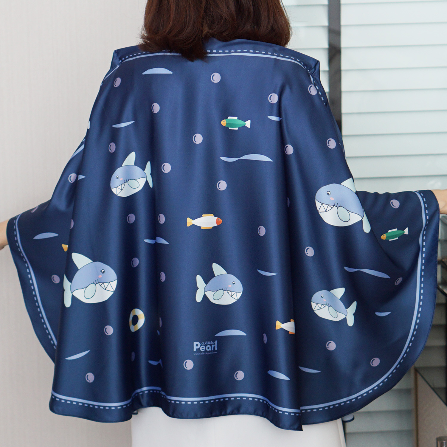 ผ้าคลุมให้นม สั่งทำใส่ชือ ลาย Shark - Navy