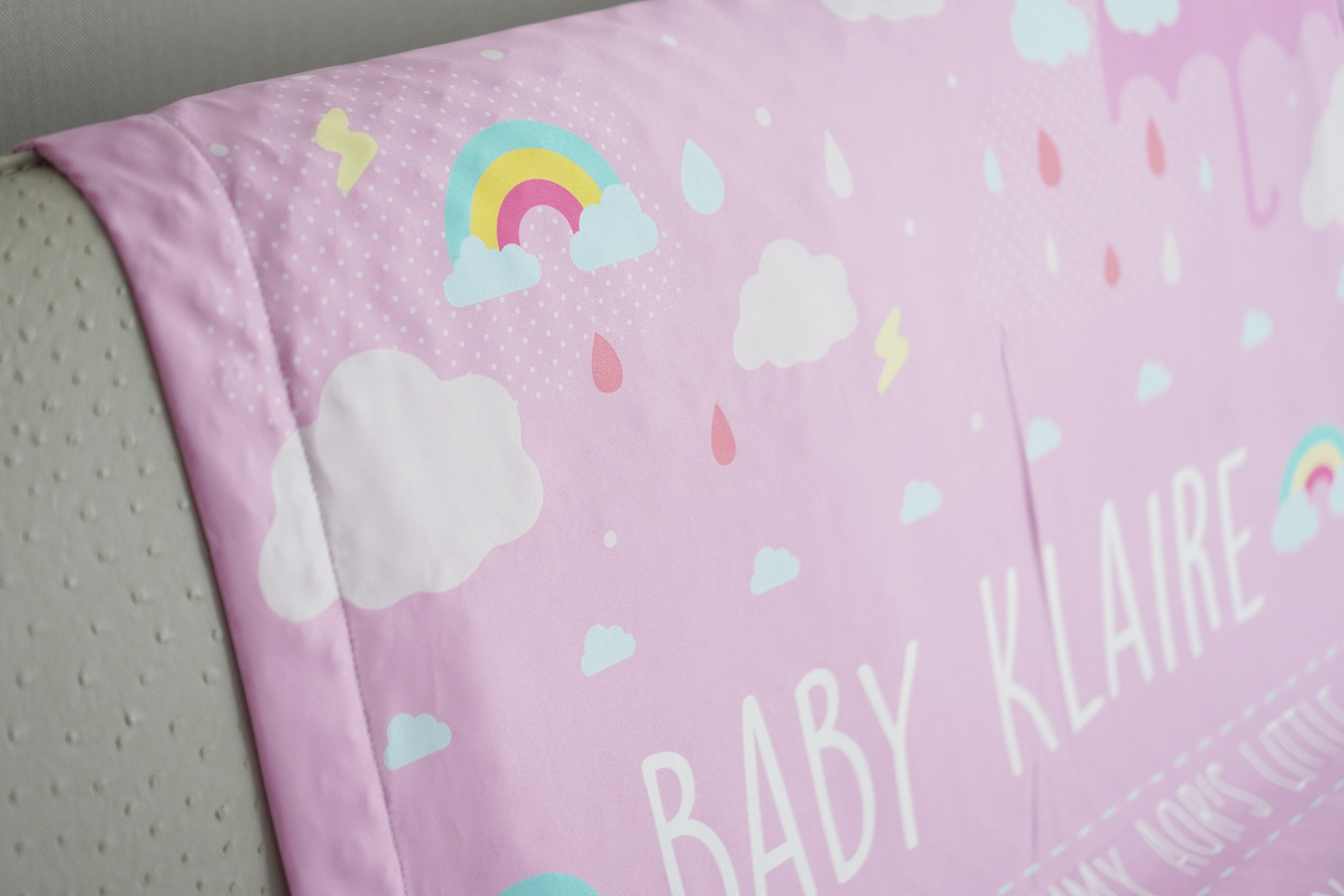 ผ้าห่มสั่งทำใส่ชื่อ Rainbow - Pink