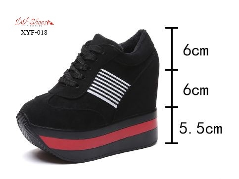 รองเท้าผ้าใบแพลตฟอร์มแต่งแถบ (สีดำ)