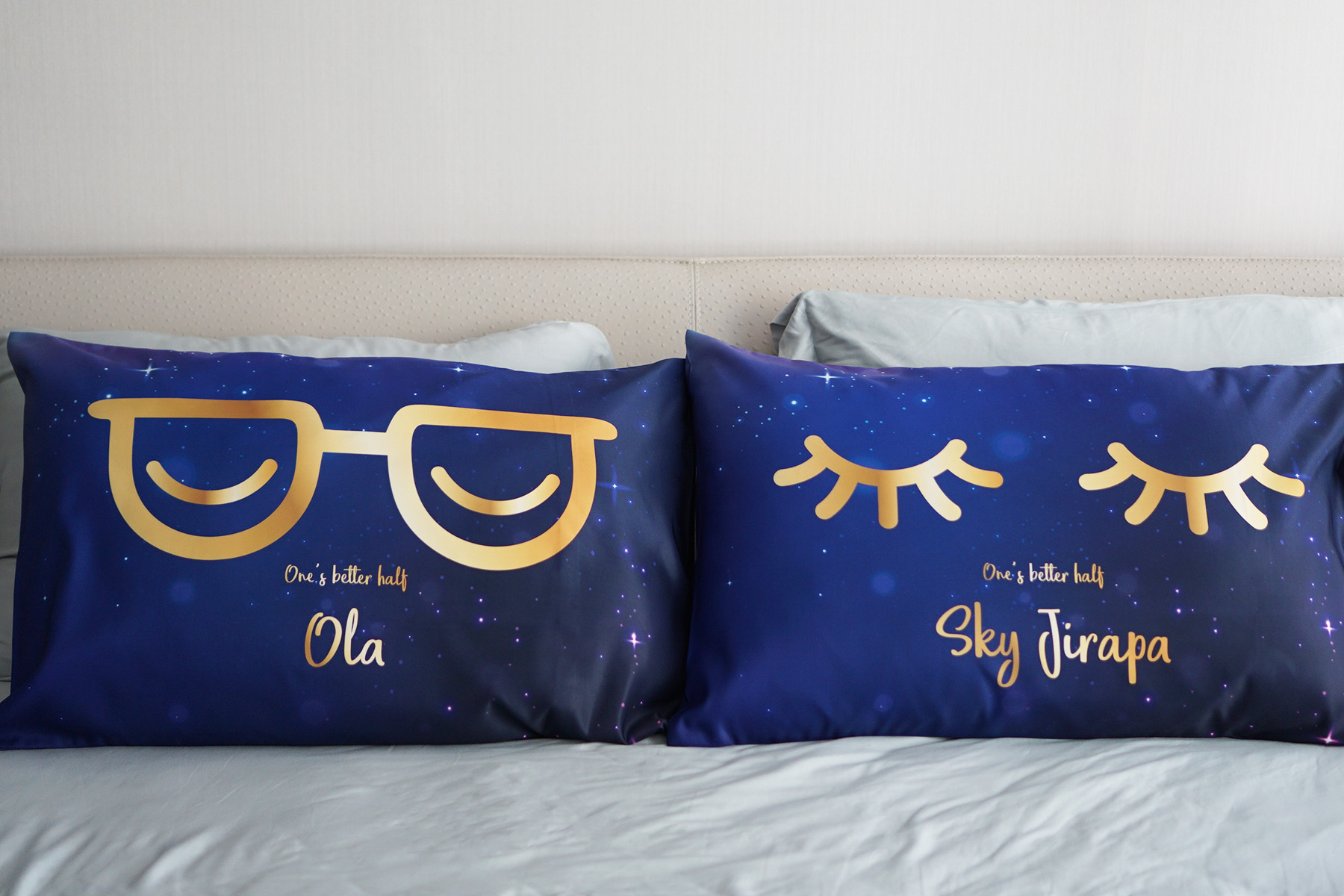 ปลอกหมอนหนุนคู่ พิมพ์ลายเต็มผืน Galaxy - Eyes - Gold