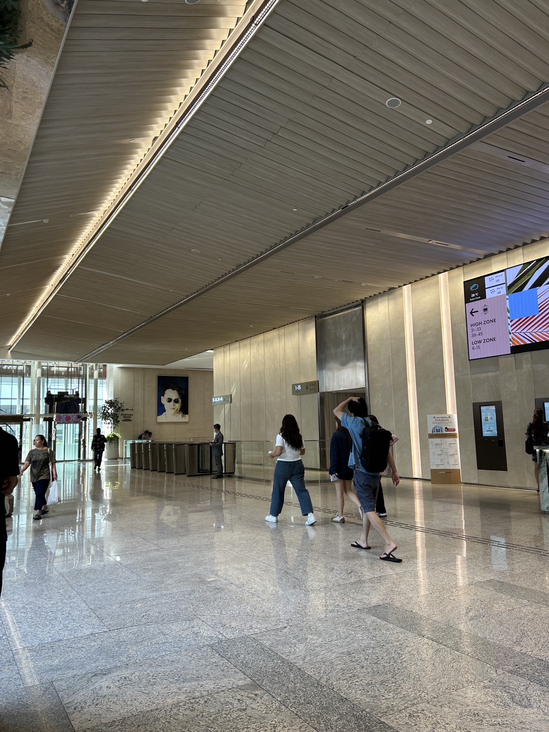 อาคารเซ็นทรัลเวิลด์ ออฟฟิศเศส (CentralwOrld Offices) สำนักงานให้เช่าใจกลางกรุงเทพฯ ติดห้างเซ็นทรัลเวิลด์ ราชดำริ ราชประสงค์ ปทุมวัน