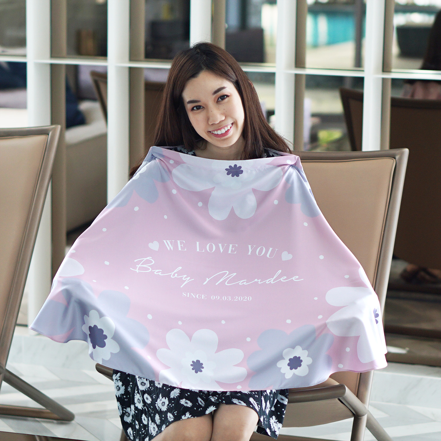 ผ้าคลุมให้นม สั่งทำใส่ชือ ลาย Big Flower - Pink