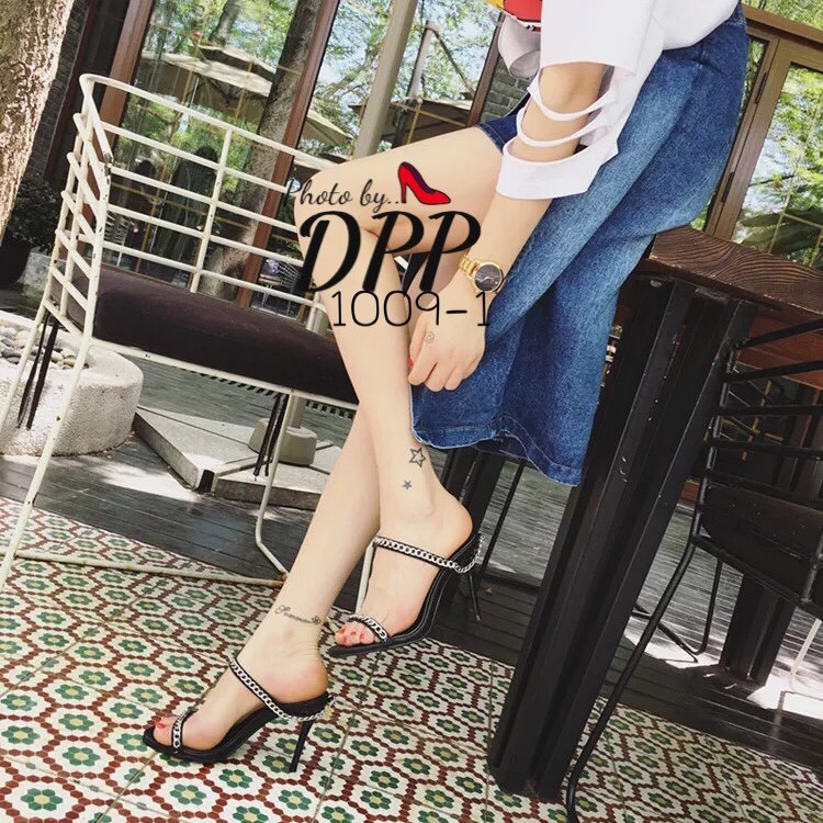 รองเท้าส้นสูงเปิดส้นสไตล์ Givenchy