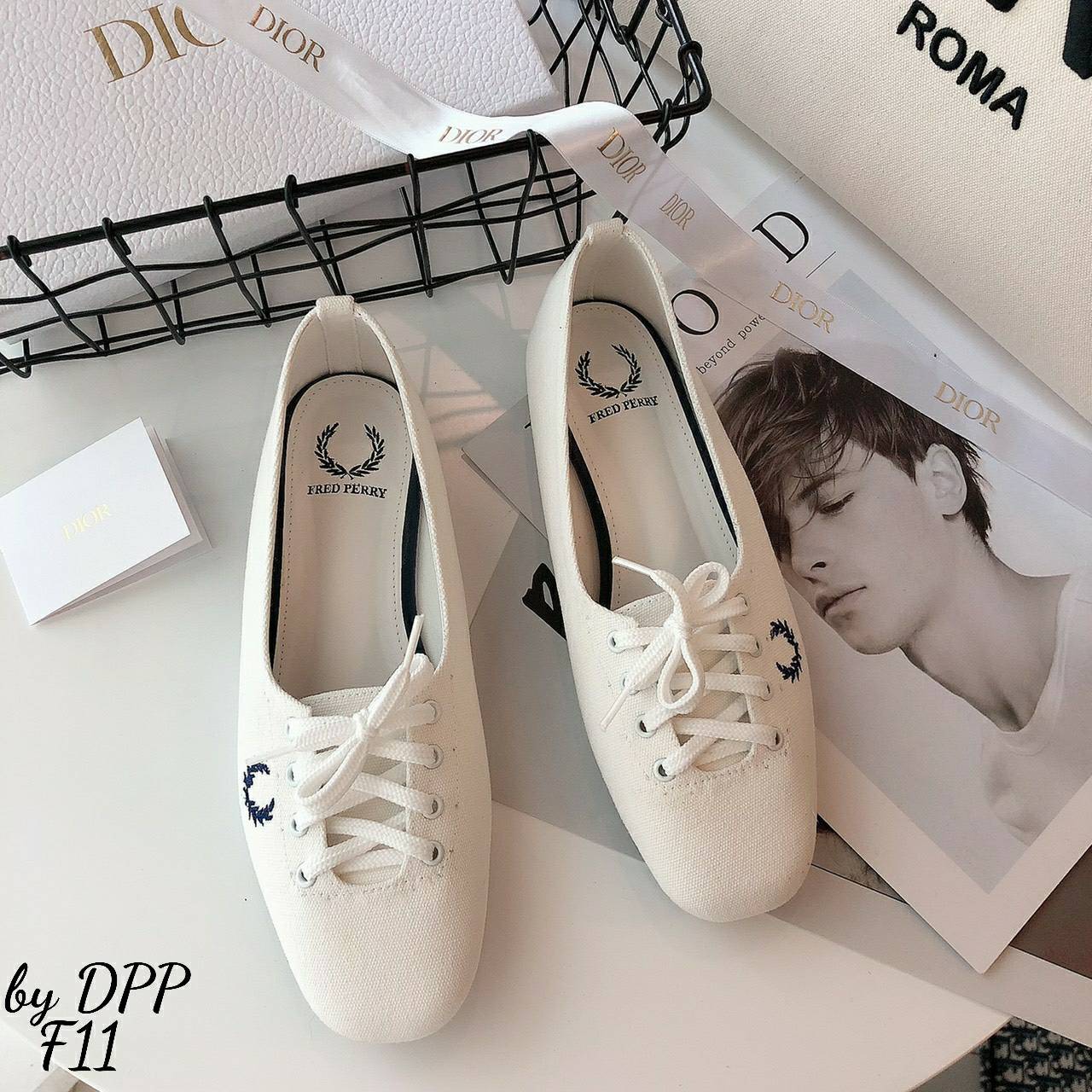 รองเท้าผ้าใบทรงคัทชู Style Fred Perry