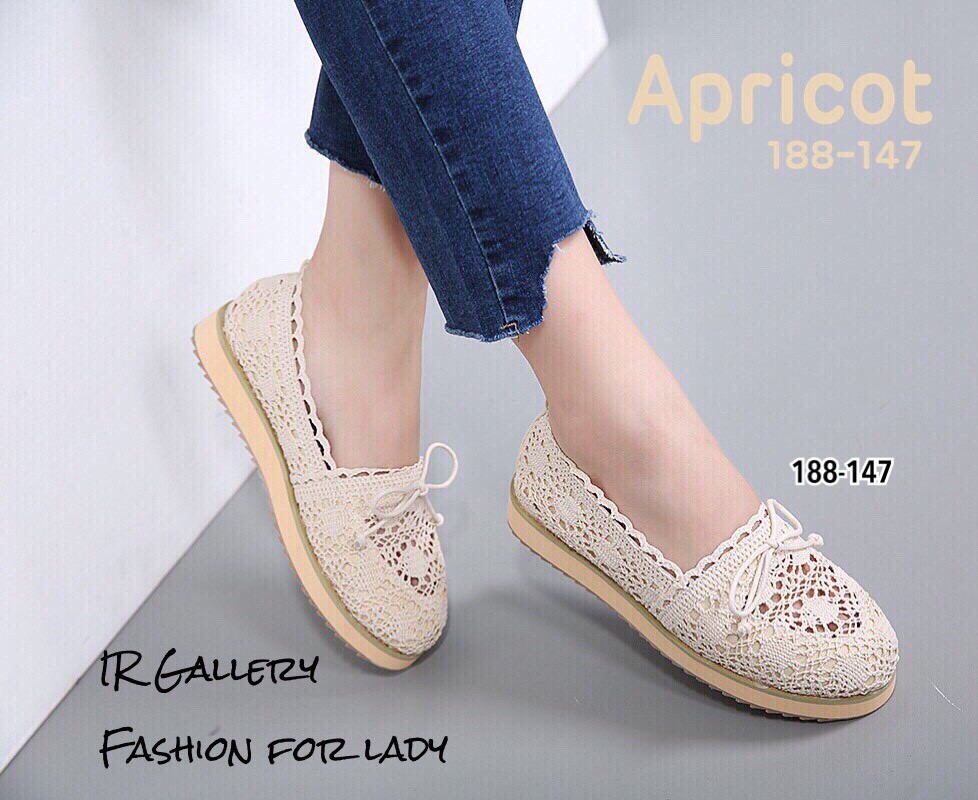 รองเท้าลูกไม้โครเชถักประดับโบว์ (สีครีม)