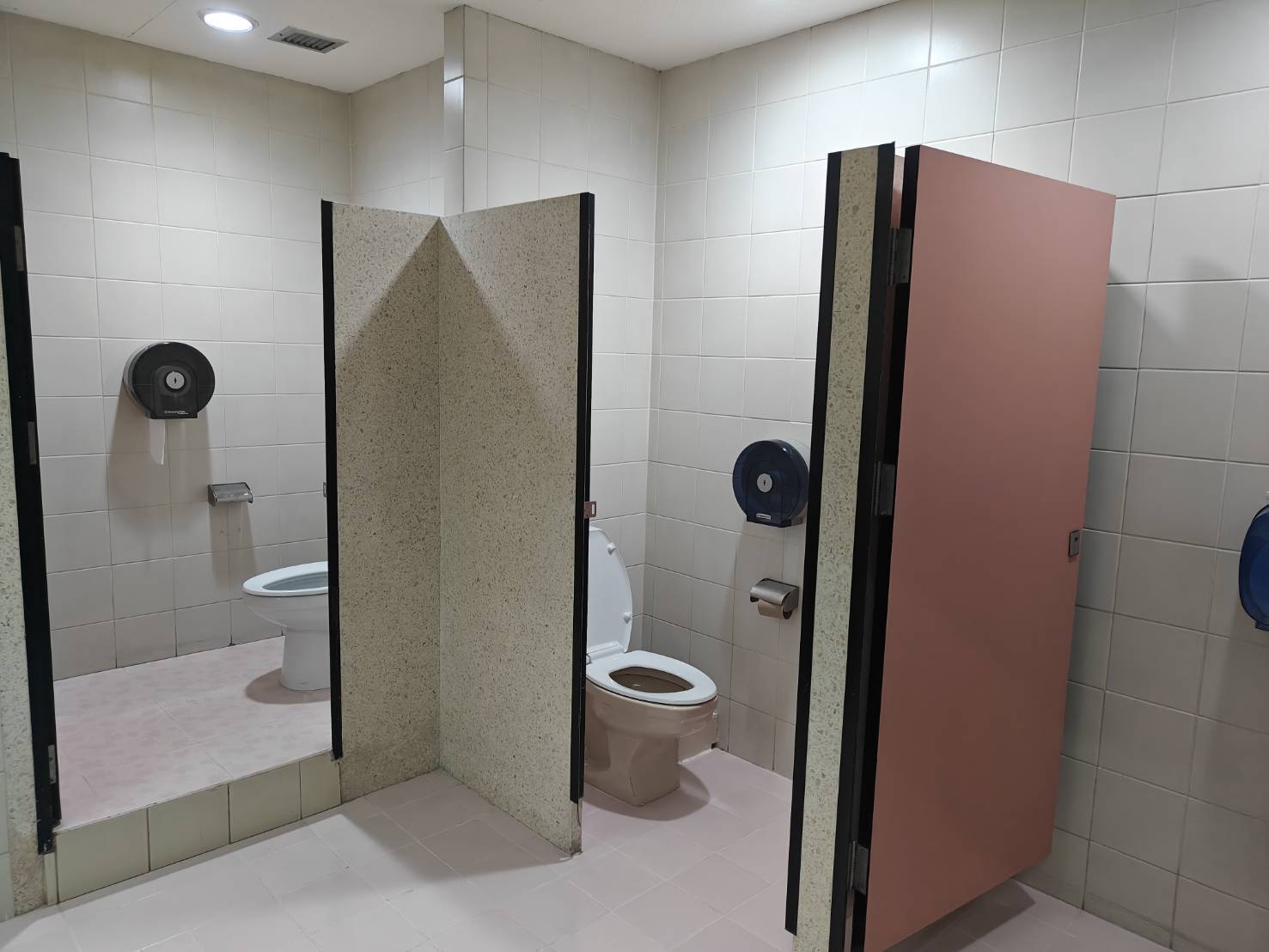 อาคาร อาร์เอส ทาวเวอร์ (RS Tower) สำนักงานให้เช่าติดถนนรัชดาภิเษก ใกล้รถไฟฟ้า MRT ศูนย์วัฒนธรรมแห่งประเทศไทย เพียง 50 เมตร