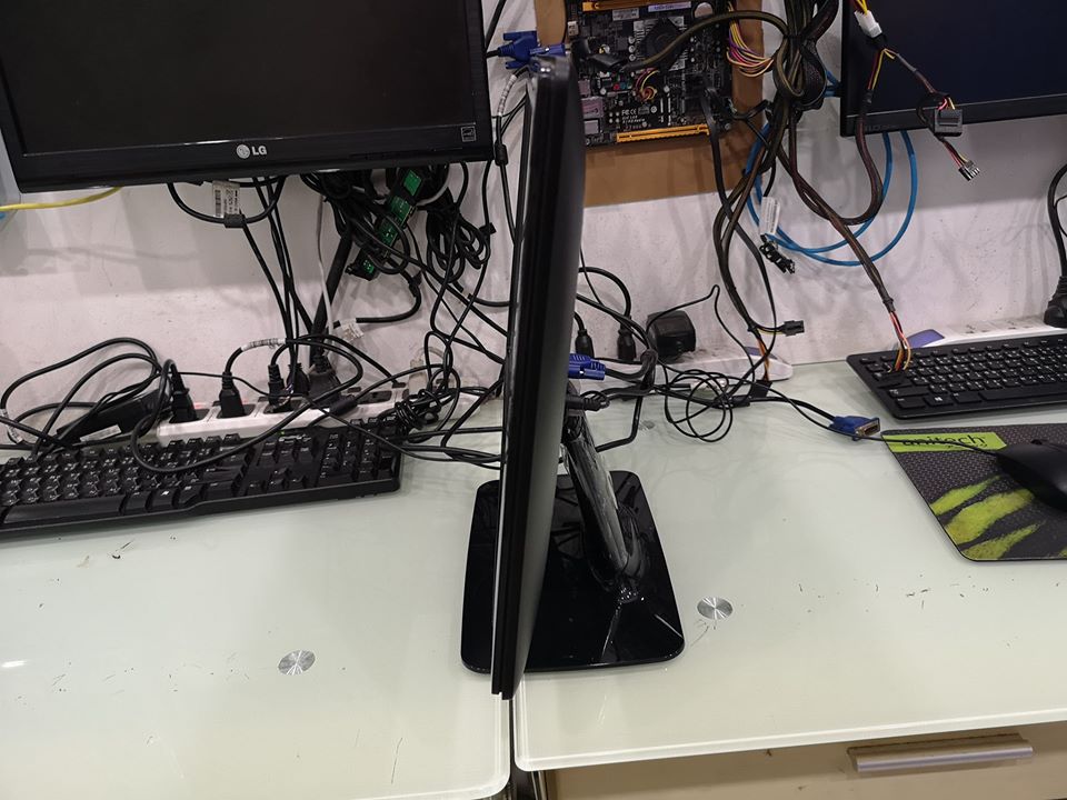 HP 2011s 20" LED