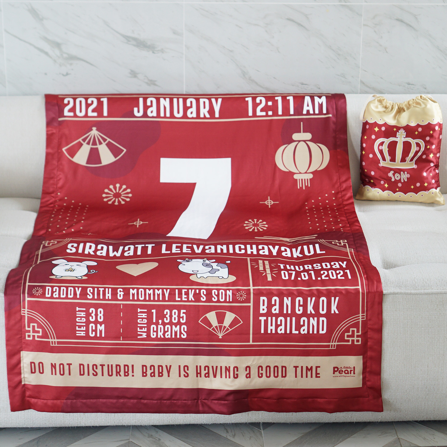 ชุดของขวัญเด็กแรกเกิด ผ้าห่ม ขนาด 100x150cm + ถุงผ้าซาติน ไซส์ L ลาย Chinese Calendar - Cow - Red