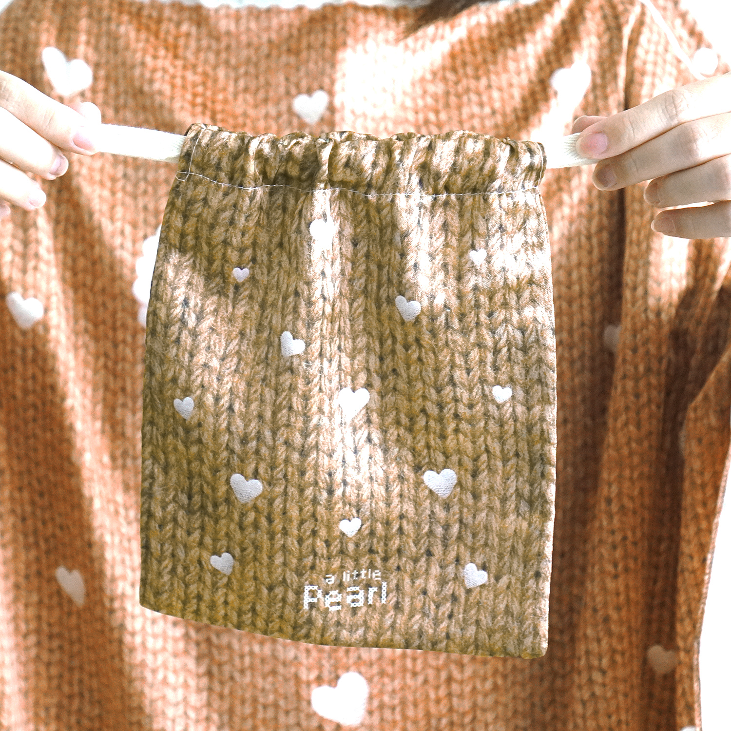 ผ้าคลุมให้นม (รุ่นมีกระดุม ถอดโครงได้) พร้อมส่ง ลาย Knitted Heart - Brown