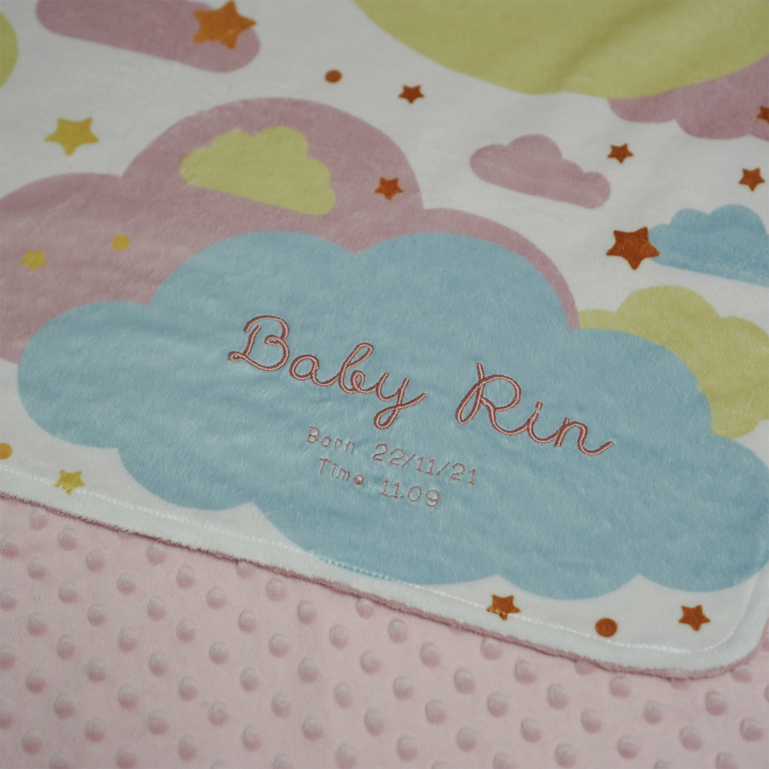ผ้าห่ม Minky ลาย Moon 75x100cm แบบปักชื่อ ด้านหลังสีชมพู
