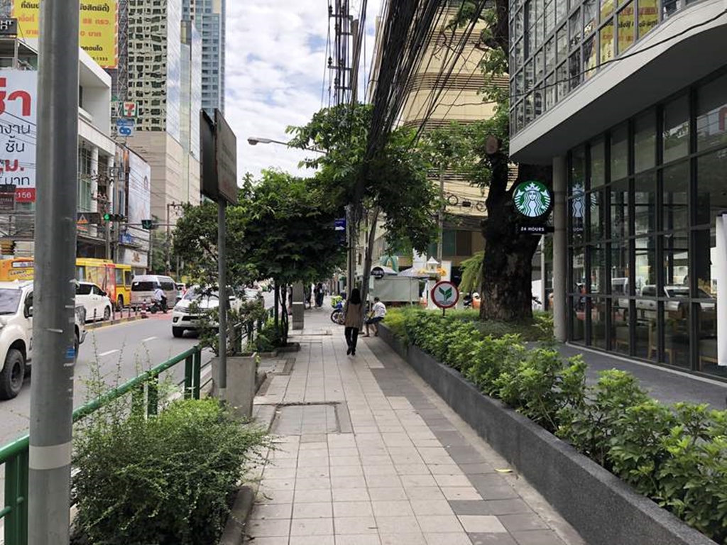 ให้เช่าพื้นที่ขายสินค้าในคอมมูนิตี้มอลล์ บ้านก้ามปู แอท อโศก (Baankampu@Asoke) ติดถนนอโศก และ มศว.