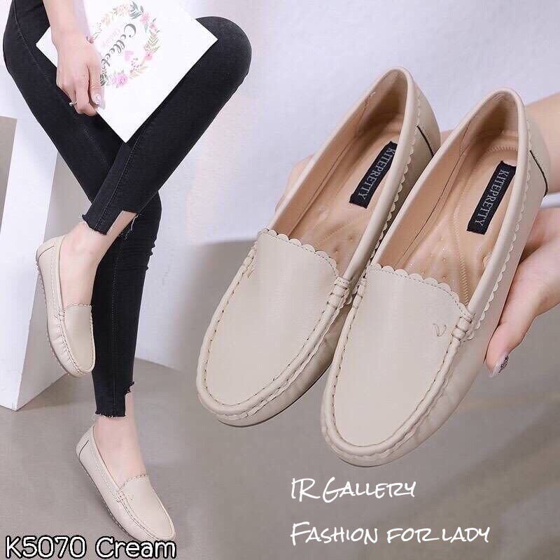 รองเท้าคัทชูหนังนิ่แบบสวม (สีครีม)