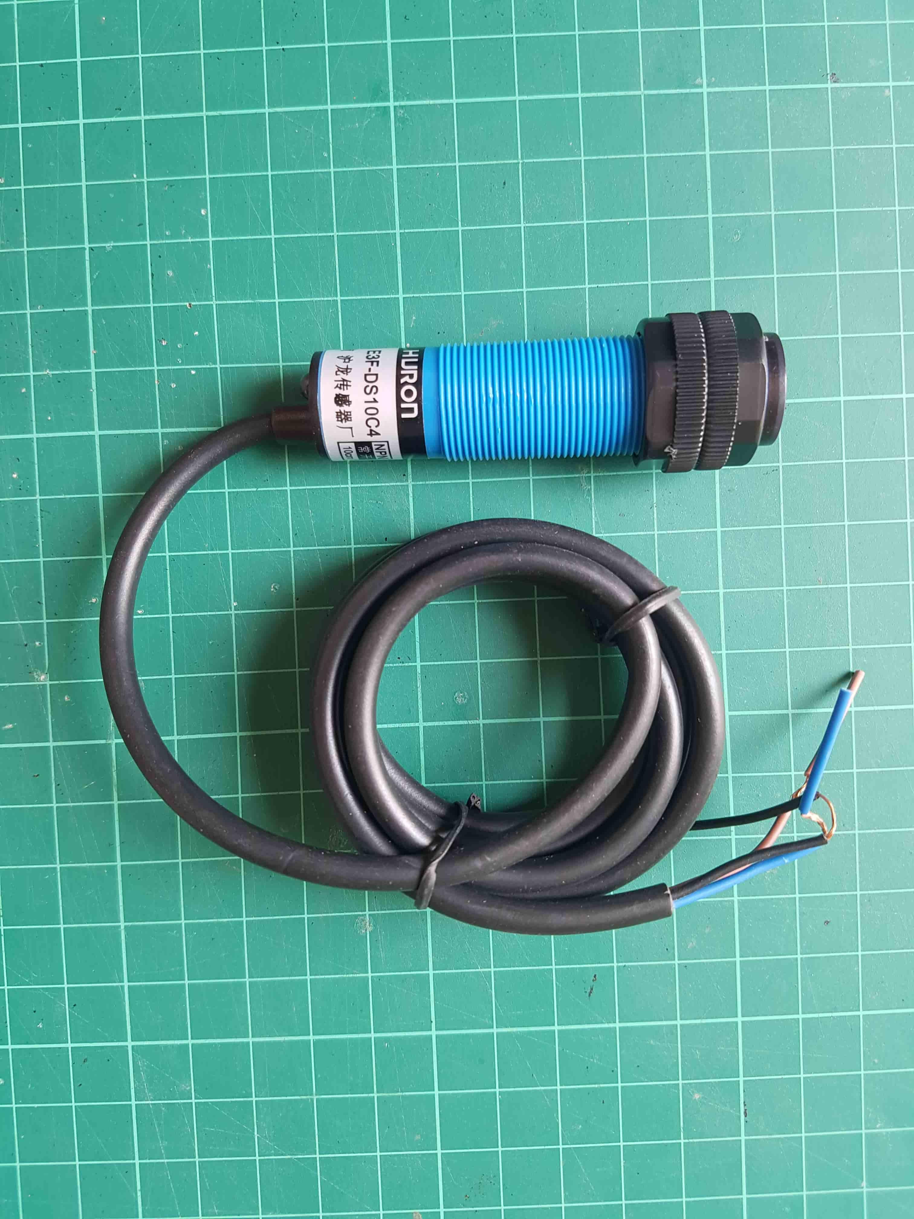 E3F-DS10C4 PhotoElectric เซนเซอร์ตรวจจับวัตถุภายในระยะ 10-30 Cm.