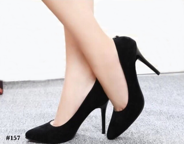 พร้อมส่ง : รองเท้าส้นสูงสไตล์ Dior (สีดำ)