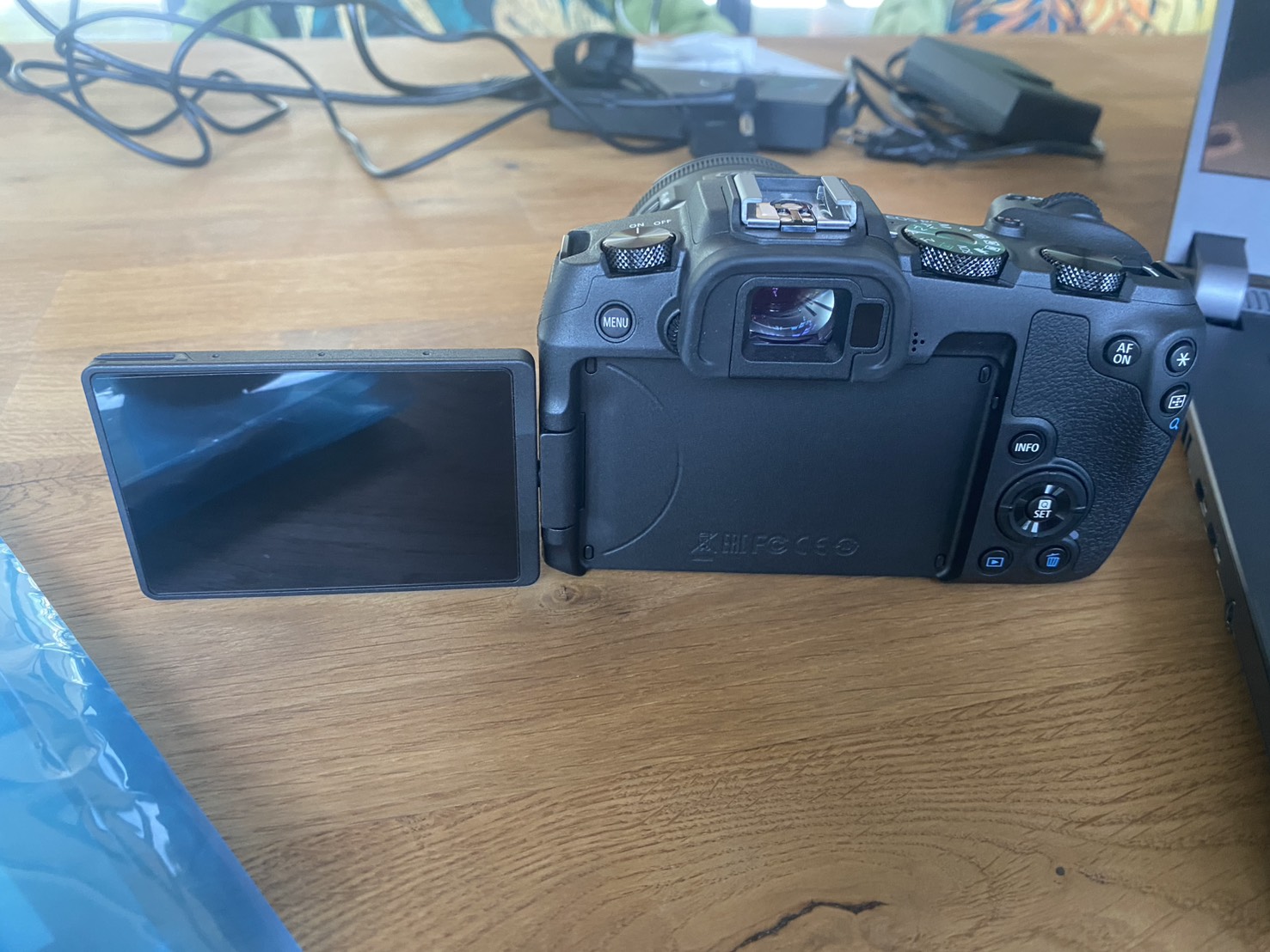 กล้อง Canon EOS RP พร้อมเลนส์ ใหม่มาก ใช้งานมาแค่ 2 ครั้ง ใหม่และคุ้มเวอร์