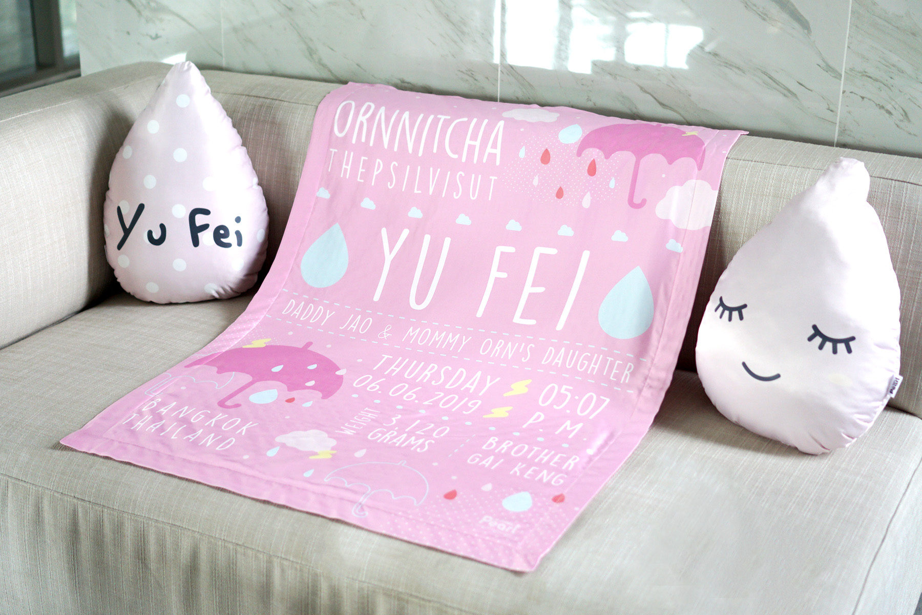 ผ้าห่มเด็ก ใส่ประวัติแรกเกิด ลาย Raindrops - Pink
