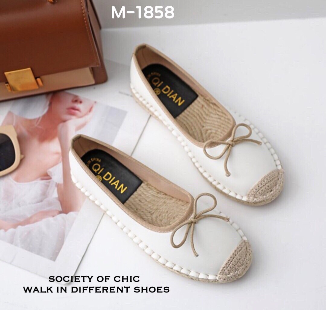 รองเท้าคัทชูหัวปอทรงสวม (สีดำ)